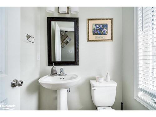 11 Robertson Street, Collingwood, ON - Indoor Photo Showing Bathroom