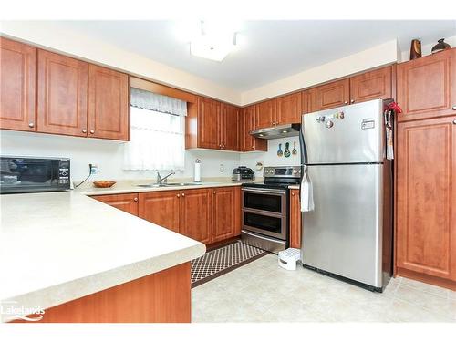 33 Princess Point Drive, Wasaga Beach, ON - Indoor Photo Showing Kitchen With Double Sink
