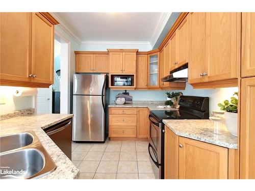 1 Covington Blue Crescent, Wasaga Beach, ON - Indoor Photo Showing Kitchen