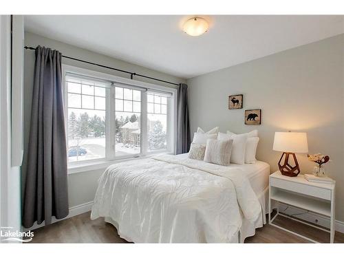 1 Covington Blue Crescent, Wasaga Beach, ON - Indoor Photo Showing Bedroom