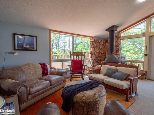 3140 Island 1810, Georgian Bay Twp, ON - Indoor Photo Showing Living Room