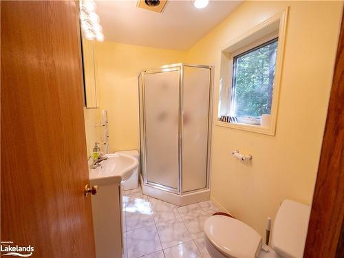 3140 Island 1810, Georgian Bay Twp, ON - Indoor Photo Showing Bathroom