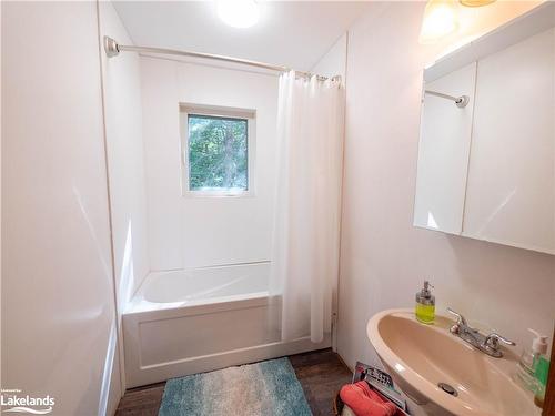 3140 Island 1810, Georgian Bay Twp, ON - Indoor Photo Showing Bathroom