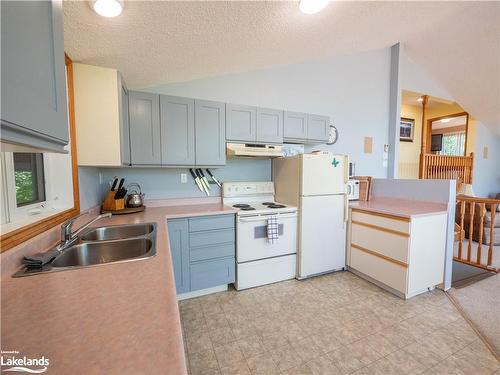 3140 Island 1810, Georgian Bay Twp, ON - Indoor Photo Showing Kitchen With Double Sink