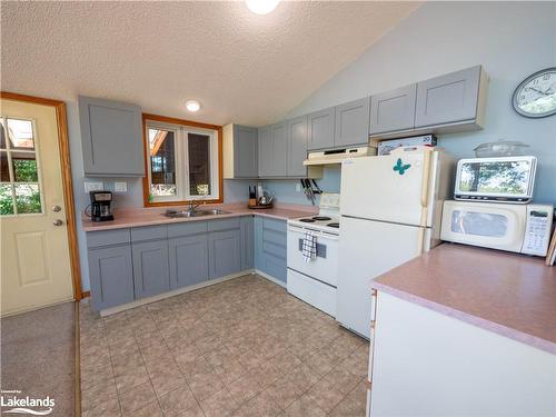 3140 Island 1810, Georgian Bay Twp, ON - Indoor Photo Showing Kitchen With Double Sink