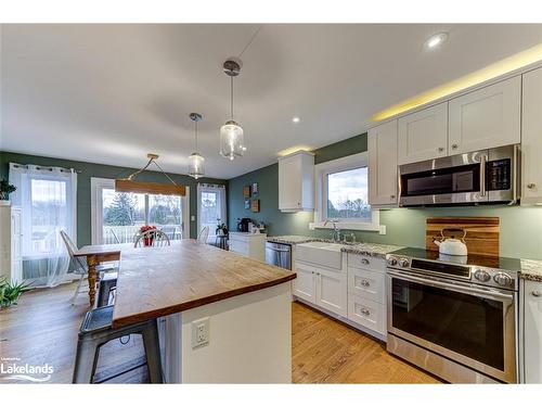 6 Deanna Drive, Wasaga Beach, ON - Indoor Photo Showing Kitchen With Upgraded Kitchen