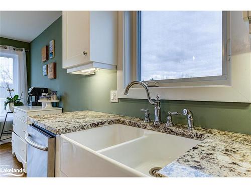 6 Deanna Drive, Wasaga Beach, ON - Indoor Photo Showing Kitchen With Double Sink