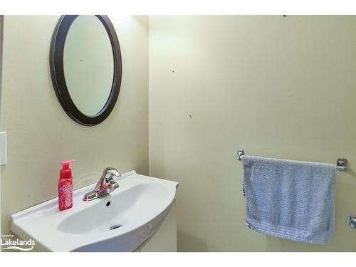 21-40 Victoria Crescent, Orillia, ON - Indoor Photo Showing Bathroom