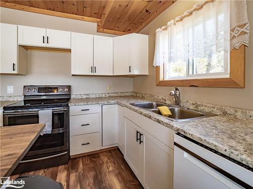 1055 Evanswood Drive, Kilworthy, ON - Indoor Photo Showing Kitchen With Double Sink