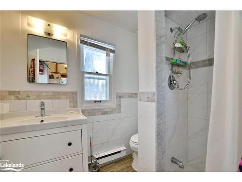33 17Th Street N, Wasaga Beach, ON - Indoor Photo Showing Bathroom