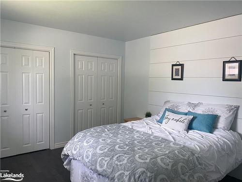 27 Meadow Park Drive, Huntsville, ON - Indoor Photo Showing Bedroom