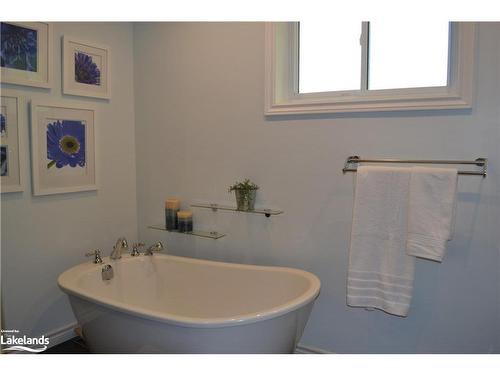 27 Meadow Park Drive, Huntsville, ON - Indoor Photo Showing Bathroom