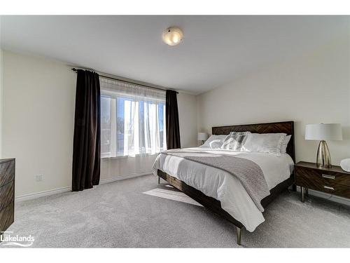 25 Beatrice Drive, Wasaga Beach, ON - Indoor Photo Showing Bedroom
