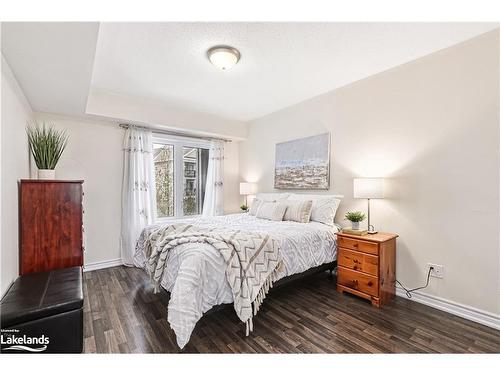 205-2 Cove Court, Collingwood, ON - Indoor Photo Showing Bedroom
