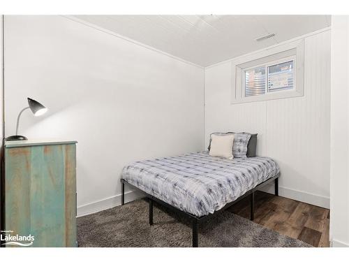 1125 Maplehurst Drive, Huntsville, ON - Indoor Photo Showing Bedroom