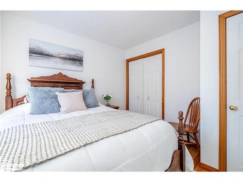 3767 South Portage Road, Huntsville, ON - Indoor Photo Showing Bedroom