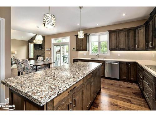 105 High Bluff Lane, Thornbury, ON - Indoor Photo Showing Kitchen With Upgraded Kitchen