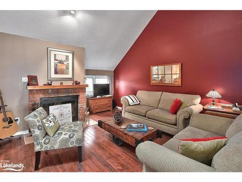 472 Oxbow Crescent, Collingwood, ON - Indoor Photo Showing Living Room With Fireplace