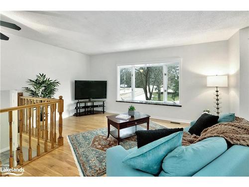 141 Greenfield Drive, Meaford, ON - Indoor Photo Showing Living Room