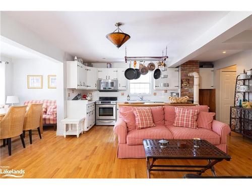 127A Wind Rose Lane, Burk'S Falls, ON - Indoor Photo Showing Living Room