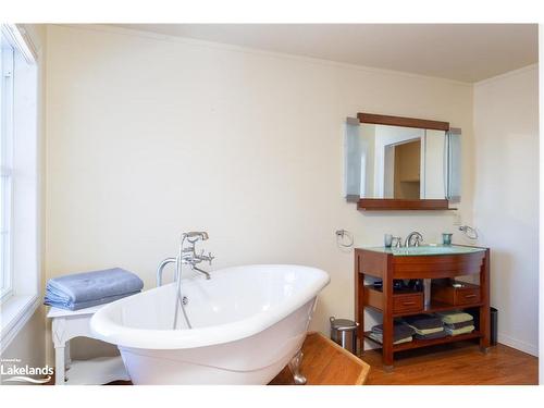 127A Wind Rose Lane, Burk'S Falls, ON - Indoor Photo Showing Bathroom