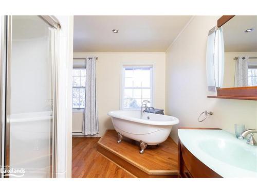 127A Wind Rose Lane, Burk'S Falls, ON - Indoor Photo Showing Bathroom