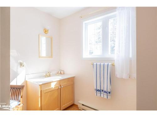 127A Wind Rose Lane, Burk'S Falls, ON - Indoor Photo Showing Bathroom