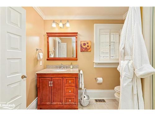 53 Minnesota Street, Collingwood, ON - Indoor Photo Showing Bathroom