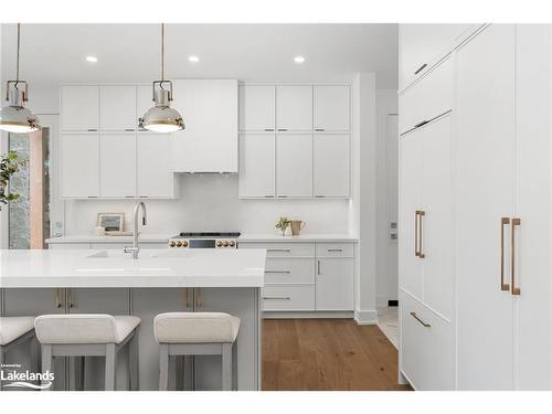 25 Deerhurst Highlands Drive, Huntsville, ON - Indoor Photo Showing Kitchen With Upgraded Kitchen