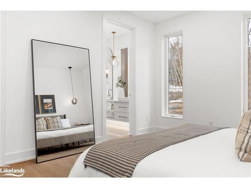 25 Deerhurst Highlands Drive, Huntsville, ON - Indoor Photo Showing Bedroom