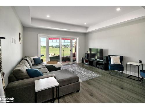 28 Fairway Lane, Port Elgin, ON - Indoor Photo Showing Living Room