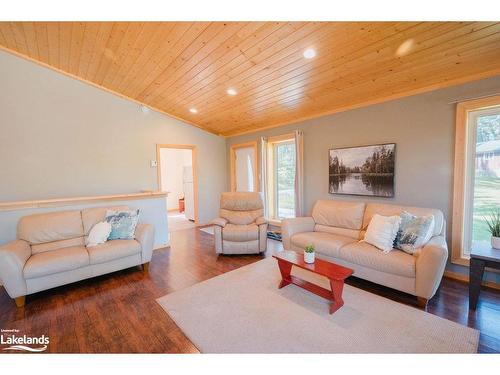 4574 Highway 11 N, Temagami, ON - Indoor Photo Showing Living Room