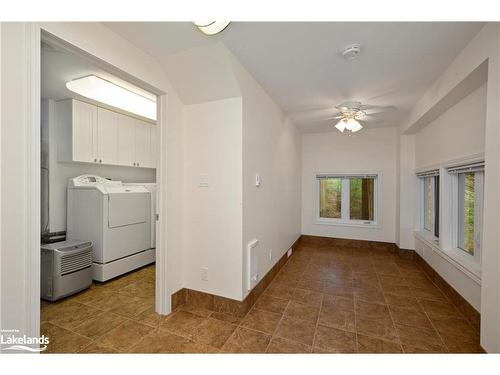 16 Mountain Basin, Mcdougall, ON - Indoor Photo Showing Laundry Room