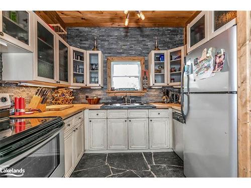 B686-8 Derbyshire Island, Archipelago, ON - Indoor Photo Showing Kitchen With Double Sink