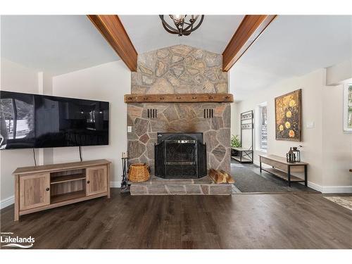 1517 Fox Point Road, Lake Of Bays (Twp), ON - Indoor Photo Showing Living Room With Fireplace