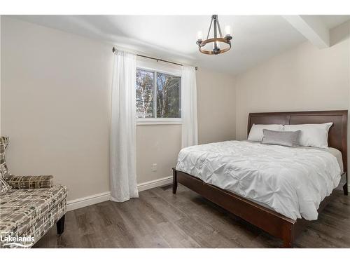 1517 Fox Point Road, Lake Of Bays (Twp), ON - Indoor Photo Showing Bedroom