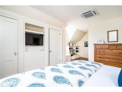 120 Maple Street, Collingwood, ON - Indoor Photo Showing Bedroom