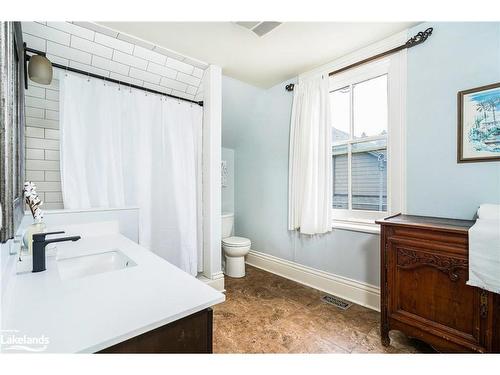 120 Maple Street, Collingwood, ON - Indoor Photo Showing Bathroom