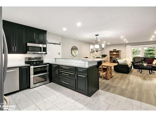 539 Oxbow Crescent, Collingwood, ON - Indoor Photo Showing Kitchen With Stainless Steel Kitchen