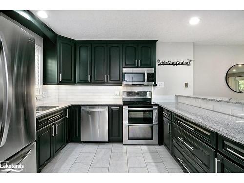 539 Oxbow Crescent, Collingwood, ON - Indoor Photo Showing Kitchen With Stainless Steel Kitchen With Upgraded Kitchen