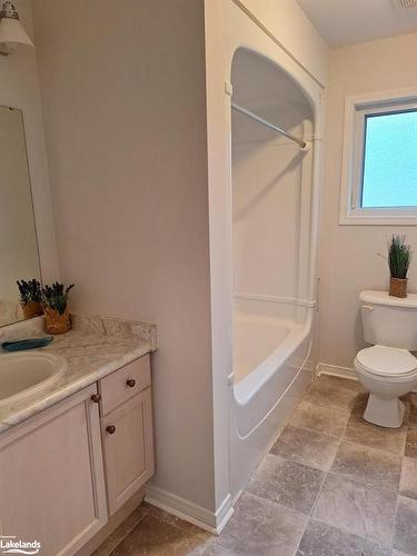 7 Indiana Avenue, Wasaga Beach, ON - Indoor Photo Showing Bathroom