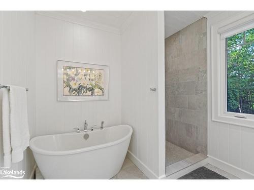 1281 Waldmere Road, Bracebridge, ON - Indoor Photo Showing Bathroom