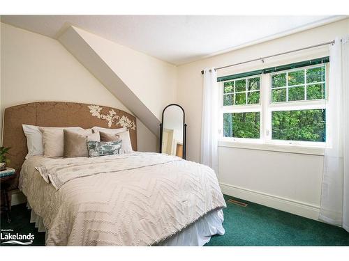 2 Woodview Drive, Clearview, ON - Indoor Photo Showing Bedroom
