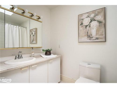 2 Woodview Drive, Clearview, ON - Indoor Photo Showing Bathroom