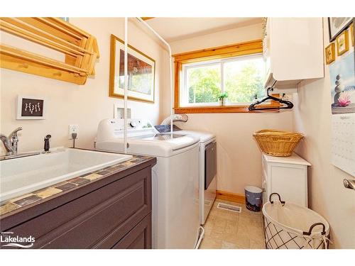 2072 Highway 520, Burk'S Falls, ON - Indoor Photo Showing Laundry Room