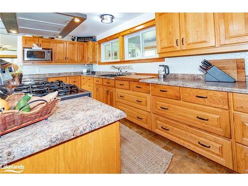 2072 Highway 520, Burk'S Falls, ON - Indoor Photo Showing Kitchen