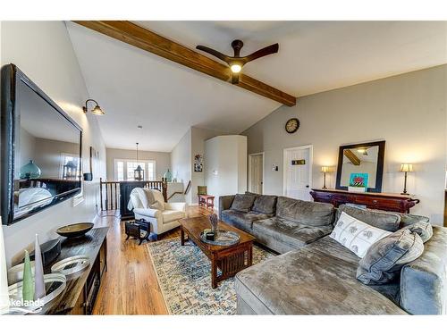 339 Robinson Road, Wasaga Beach, ON - Indoor Photo Showing Living Room