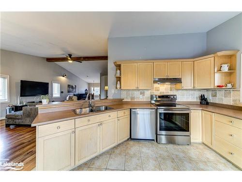 339 Robinson Road, Wasaga Beach, ON - Indoor Photo Showing Kitchen With Double Sink