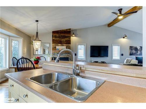 339 Robinson Road, Wasaga Beach, ON - Indoor Photo Showing Kitchen With Double Sink
