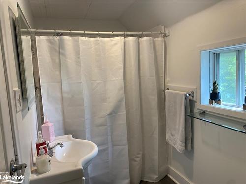 35 Main Street, Huntsville, ON - Indoor Photo Showing Bathroom